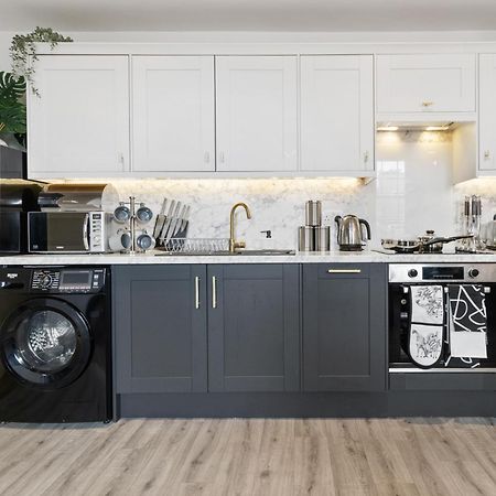 Whiskawaystays - Victoria House - Apartment 4 Устър Екстериор снимка