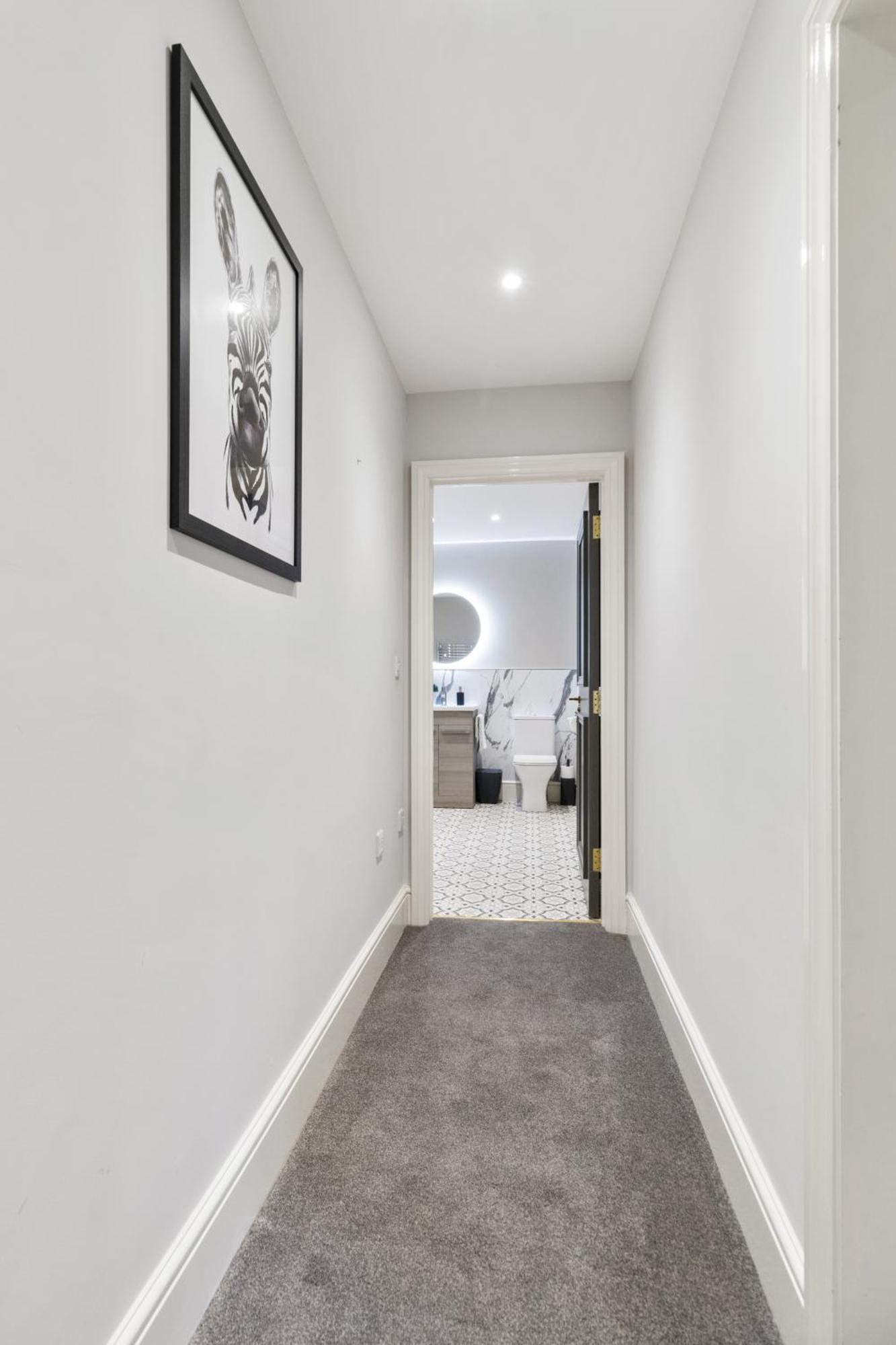 Whiskawaystays - Victoria House - Apartment 4 Устър Екстериор снимка