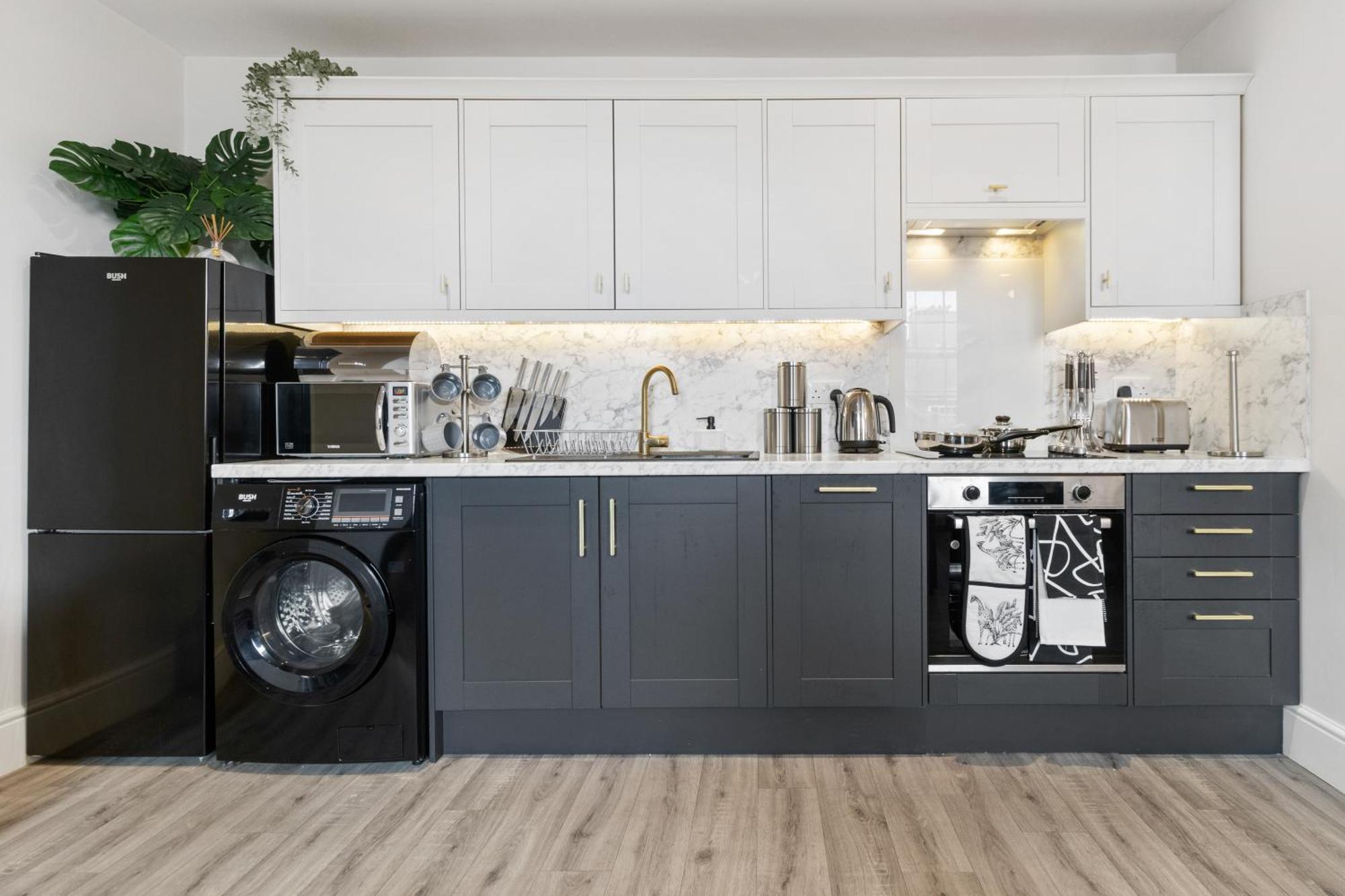 Whiskawaystays - Victoria House - Apartment 4 Устър Екстериор снимка
