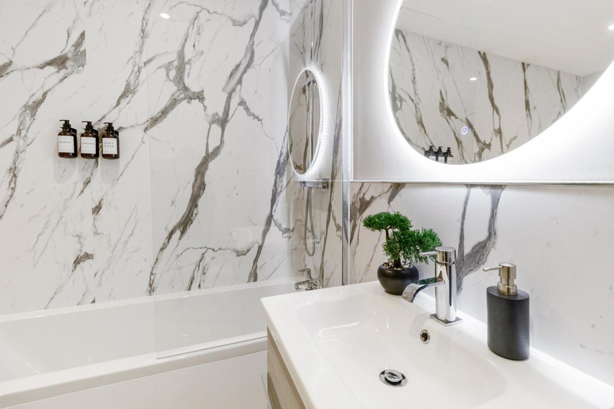 Whiskawaystays - Victoria House - Apartment 4 Устър Екстериор снимка