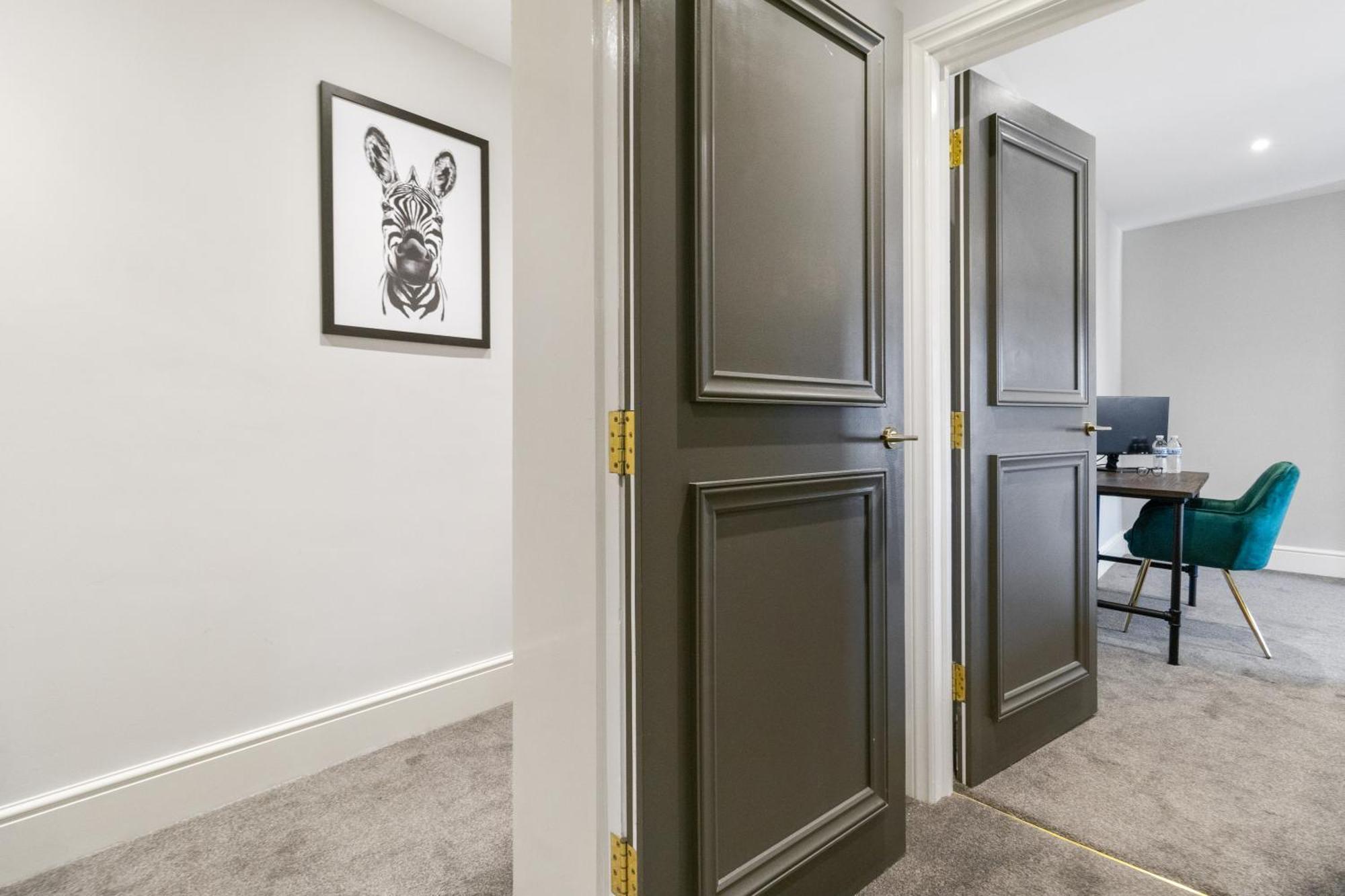 Whiskawaystays - Victoria House - Apartment 4 Устър Екстериор снимка
