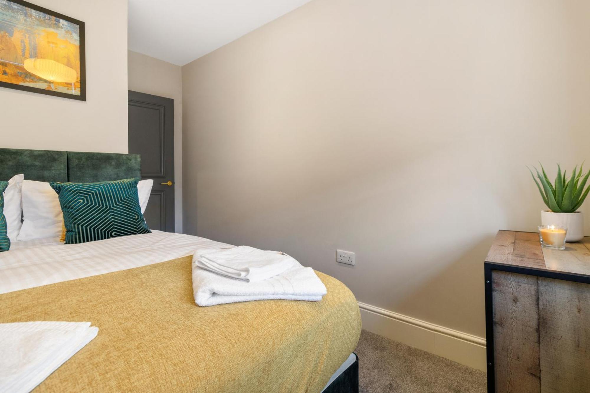 Whiskawaystays - Victoria House - Apartment 4 Устър Екстериор снимка